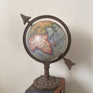 Antique “Globe Terrestre” (in French)